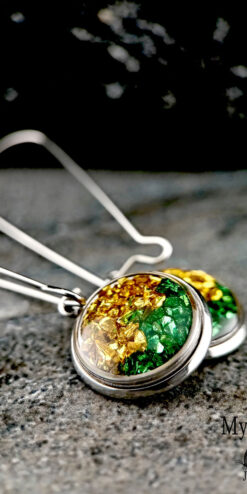 affordable unique jewelry handmade sparkle gold green chips earrings closeup1