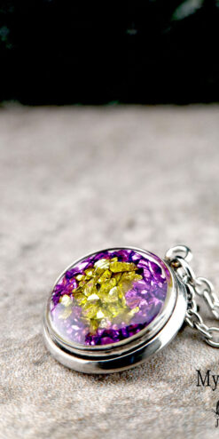 handmade natural material jewelry olive green purple chips necklace closeup1