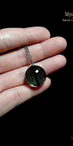 Affordable wholesale Papilio maackii spring form butterfly necklaces, 20mm handmade glass pendants, nature-inspired jewelry for market vendors and boutique resellers